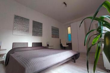 پانسیون Visionarea Room