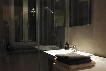 پانسیون Visionarea Room