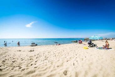 Premier Fort Beach 4