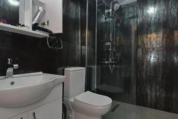 Trakhei̇a Otel