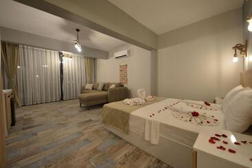 Trakhei̇a Otel