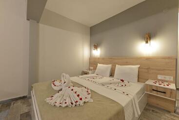 Trakhei̇a Otel
