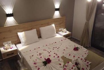 Trakhei̇a Otel