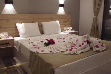 Trakhei̇a Otel