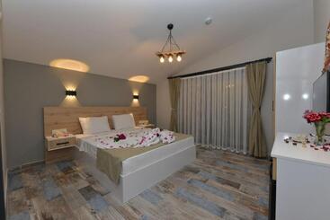 Trakhei̇a Otel