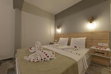 Trakhei̇a Otel