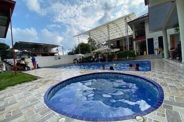 هاستل El Rancho De Poncho