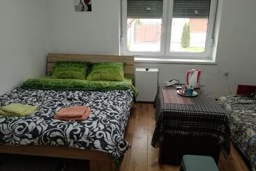 تختخواب و صبحانه Cozy Hotel With Breakfast