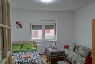 تختخواب و صبحانه Cozy Hotel With Breakfast