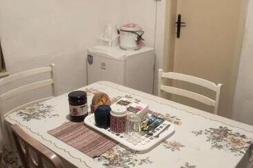 تختخواب و صبحانه Cozy Hotel With Breakfast