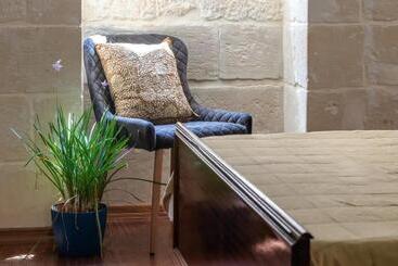 تختخواب و صبحانه Gallo House