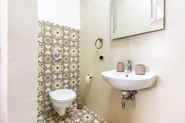 تختخواب و صبحانه Gallo House