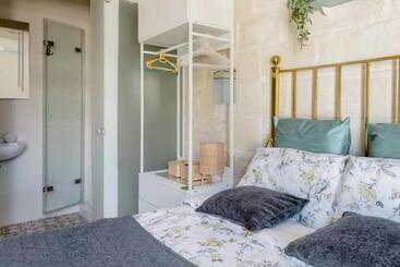 تختخواب و صبحانه Gallo House