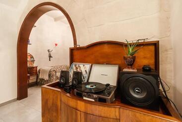 تختخواب و صبحانه Gallo House