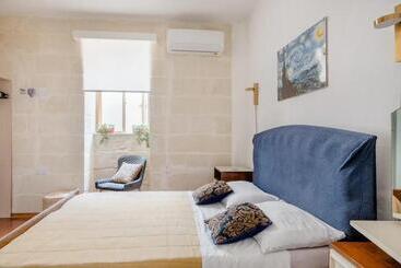 تختخواب و صبحانه Gallo House