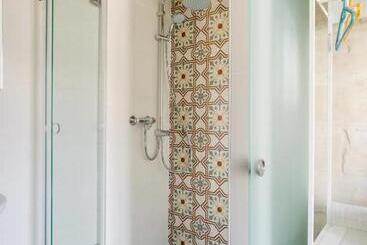 تختخواب و صبحانه Gallo House