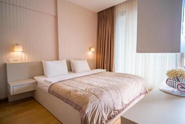 هتل Budva Center Suite