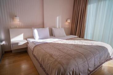 هتل Budva Center Suite