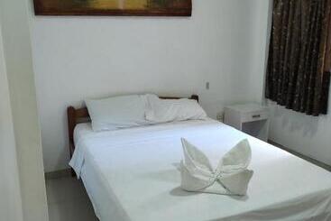 酒店 Doral Inn