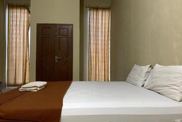 فندق Oyo 93876 Athirah Kost