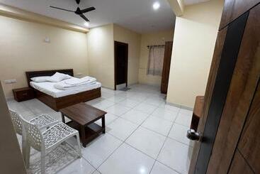 בית מלון כפרי Royal Comforts Budigere