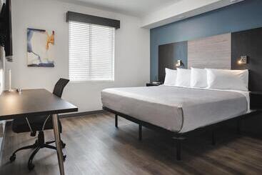 ホテル Stayapt Suites Charlotte North