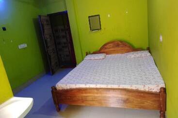 هتل Sun Plaza Near Konark Sun Temple  Couple Friendly Best Choice Of Travellers