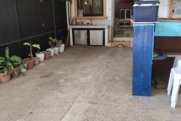 پانسیون Archie S Homestay
