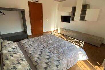 پانسیون Aurora Rooms