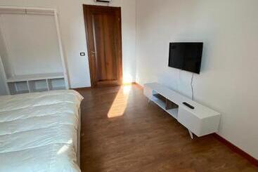 پانسیون Aurora Rooms