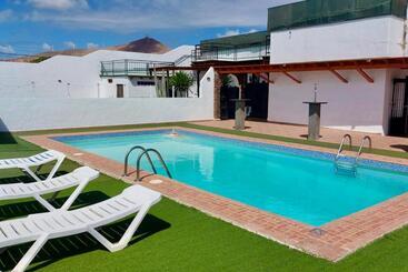 پانسیون Lanzarote Hostel