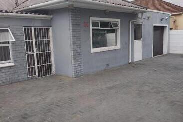 پانسیون Ludinz Guest House, Self Catering