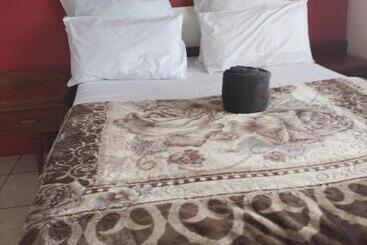 پانسیون Ludinz Guest House, Self Catering