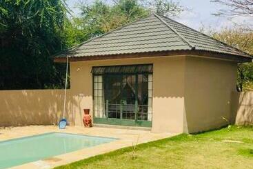 تختخواب و صبحانه Golf View Private Bungalow