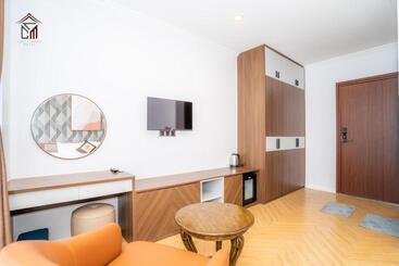 Chuly Moon Motel