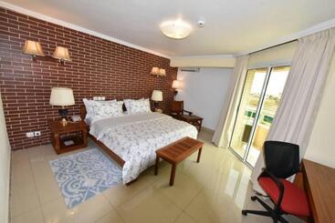 هتل Grand Hôtel Aéroport, Douala