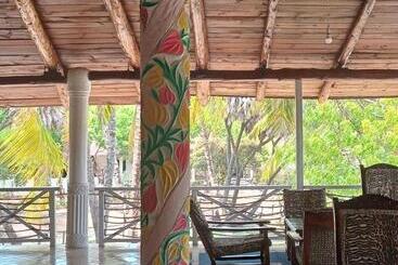 هتل Mkuu House