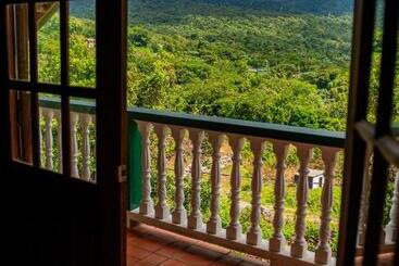هتل Roxy S Mountain Lodge