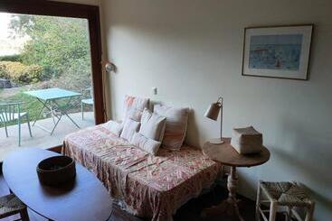 پانسیون Cap De Creus : Bungalow, Jardin Y Vista Al Mar