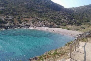 پانسیون Cap De Creus : Bungalow, Jardin Y Vista Al Mar
