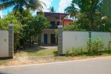 پانسیون Lighthouse Villa Koggala