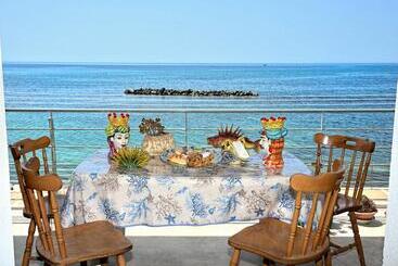 تختخواب و صبحانه Il Borgo Sul Mare