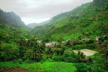 تختخواب و صبحانه Pam De Terra
