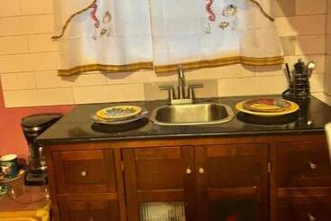 تختخواب و صبحانه Sanandros Airbnb