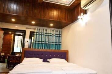 تختخواب و صبحانه Sun Nisarg Blue Resort And Cottage Alibag Varsoli Bech Road