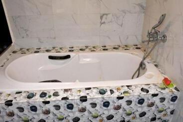 تختخواب و صبحانه Sun Nisarg Blue Resort And Cottage Alibag Varsoli Bech Road