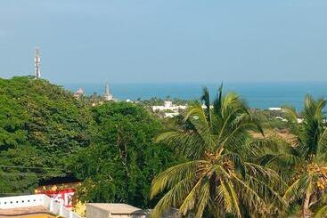 هتل Aathanam