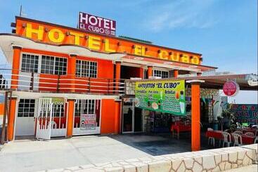 فندق El Cubo