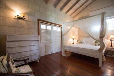 هتل La Hacienda Bellevue