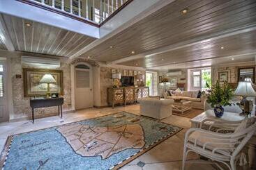هتل La Hacienda Bellevue